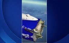 Avi&atilde;o perde parte do motor em pleno voo; passageiro faz foto impressionante