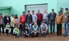 Tr&ecirc;s Barras - Qualidade do leite, regulagem e manuten&ccedil;&atilde;o de ordenhadeiras &eacute; tema de curso que vem sendo realizado no munic&iacute;pio