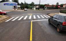 Laranjeiras - Prefeitura inicia pintura de sinalização da rotatória na esquina da Ezídio Bozza com a José Campigotto.
