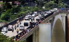 T&aacute;xis de Foz do Igua&ccedil;u est&atilde;o impedidos de transportar turistas com mercadorias no Paraguai