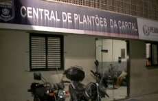Mulher tem celular furtado dentro de delegacia