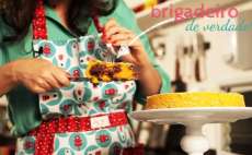 Que tal bolo de cenoura com recheio de brigadeiro. Vamos aprender a fazer?
