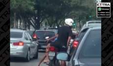 Motorista flagra assalto no Rio de Janeiro na tarde desta quinta dia 22. Veja o v&iacute;deo