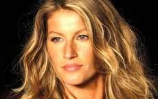 Gisele B&uuml;ndchen posa completamente nua usando apenas botas