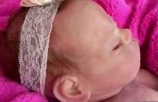 Policial confunde boneca com beb&ecirc; e tenta at&eacute; 'boca a boca'