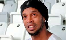 Papa Francisco escala Ronaldinho para jogar na It&aacute;lia