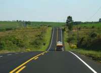 Governo retoma pavimenta&ccedil;&atilde;o em trecho da PR 459, entre Reserva e Pinh&atilde;o