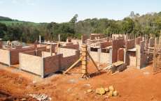 Goioxim - Governo municipal est&aacute; construindo uma nova unidade b&aacute;sica de sa&uacute;de de Pinhalzinho