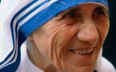 Ap&oacute;s 19 anos de sua morte, Madre Teresa ser&aacute; canonizada no domingo