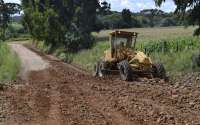 Pinh&atilde;o - Secretaria de transportes realiza manuten&ccedil;&atilde;o na estrada do Zattar