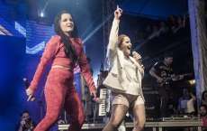 Maiara e Maraisa param show por briga e dizem: "Bater em mulher no meu show n&atilde;o". Veja v&iacute;deo