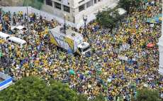 Manifesta&ccedil;&otilde;es atraem mais de 109 mil pessoas no Paran&aacute;, segundo PM