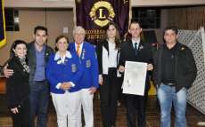 Rio Bonito - Governador entrega carta constitutiva a Lions Clube