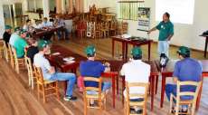 Tr&ecirc;s Barras - Agricultores participam de Curso de Bovinocultura de Leite: Manejo e Ordenha