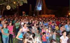 Tr&ecirc;s Barras - Popula&ccedil;&atilde;o celebra o in&iacute;cio do Natal Iluminado 2015