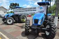 Laranjeiras - Governo Municipal entrega nesta quarta, dia 04, mais três tratores agrícolas e equipamentos a comunidades do interior
