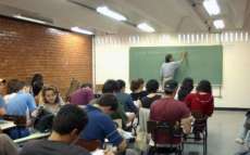 Escola satisfaz apenas 1 a cada 10 jovens no pa&iacute;s, diz pesquisa