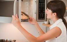 Alimentos aquecidos no microondas perdem nutrientes? Confira!
