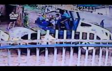 Crian&ccedil;a &eacute; flagrada dirigindo trator da prefeitura; veja o v&iacute;deo