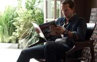 'Rock Story': Gui descobre outra arma&ccedil;&atilde;o de L&aacute;zaro ao ver foto em revista