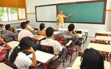 Escolas paranaenses podem criar uma sexta aula di&aacute;ria para repor os dias parados devido &agrave; greve
