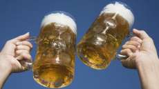 Segundo estudo, beber cerveja todo dia com modera&ccedil;&atilde;o faz bem e combate at&eacute; diabetes. Saiba mais