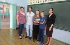 Catanduvas - Prefeita Noemi entrega uniformes escolares