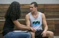 'Malha&ccedil;&atilde;o': Giovane tenta convencer Joana a ir &agrave; festa surpresa de Irene