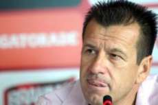 Dunga e pai de Neymar s&atilde;o investigados por m&aacute;fia do ingresso