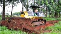 Laranjeiras - Prefeitura inicia terraplanagem na área onde será construída escola do campo do Assentamento 8 de Junho