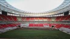 Est&aacute;dio mais caro da Copa de 2014 tem vazamento no teto