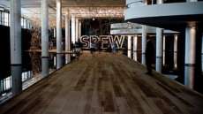 Descubra a diferen&ccedil;a entre roupa e moda e veja os destaques do primeiro dia de SPFW