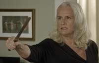 'A Lei do Amor': M&aacute;g d&aacute; tapa em Ciro e o amea&ccedil;a com faca na m&atilde;o