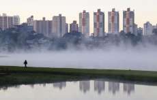 Temperaturas come&ccedil;am a cair a partir de ter&ccedil;a, e m&iacute;nima chega a 4&ordm;C em Curitiba