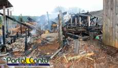 Guarania&ccedil;u - Madeireira &eacute; destru&iacute;da pelo fogo na madrugada deste domingo dia 22