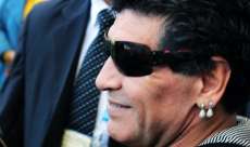 Maradona canta 'hino' contra brasileiros, mas elogia Copa