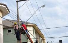 Laranjeiras - Prefeitura troca braços e luminárias e oferece mais segurança à população e economia aos cofres públicos