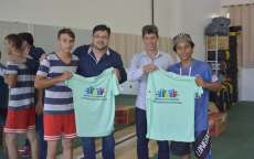 Catanduvas - Secretaria Municipal de Assist&ecirc;ncia Social realiza entrega de camisetas