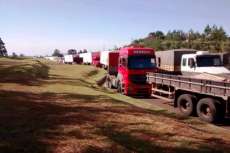 Nova Laranjeiras - BR 277 continua totalmente interditada nos dois sentidos no Km 468 sem previs&atilde;o de libera&ccedil;&atilde;o