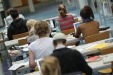 MEC pro&iacute;be uso simult&acirc;neo de Fies e Prouni para cursos diferentes