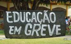 Professores paranaenses aprovam greve para o pr&oacute;ximo dia 26 no Paran&aacute;