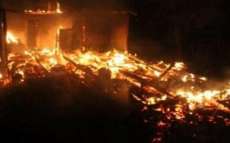 Mulher morre carbonizada em inc&ecirc;ndio em resid&ecirc;ncia