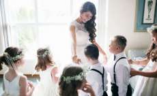 Alunos com S&iacute;ndrome de Down roubam a cena em casamento de professora