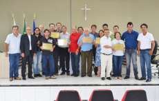 Guarania&ccedil;u - C&acirc;mara de Vereadores homenageia mais seis mun&iacute;cipes em sess&atilde;o solene