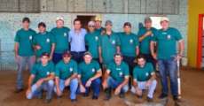 Goioxim - Prefeito faz entrega de uniformes para funcion&aacute;rios da secretaria de via&ccedil;&atilde;o e obras