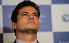 Sergio Moro recebe comenda outorgada pela Fecom&eacute;rcio