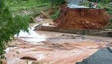 Nove estradas do Paran&aacute; t&ecirc;m bloqueios por conta da chuva. Confira