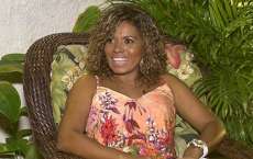 Ex-morena do Tchan vira mission&aacute;ria e d&aacute; aulas em igreja
