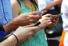 Nomofobia - uso excessivo de celular pode levar &agrave; ansiedade, tremor e at&eacute; depress&atilde;o