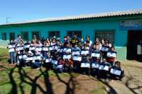 Pinh&atilde;o - Jovens do Fortalecer e PETI recebem kit escolar